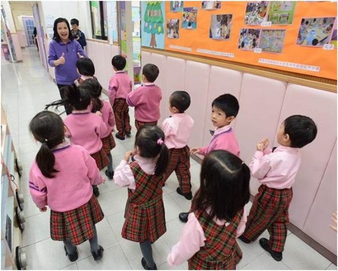 教育局宣布幼稚园今日停课。