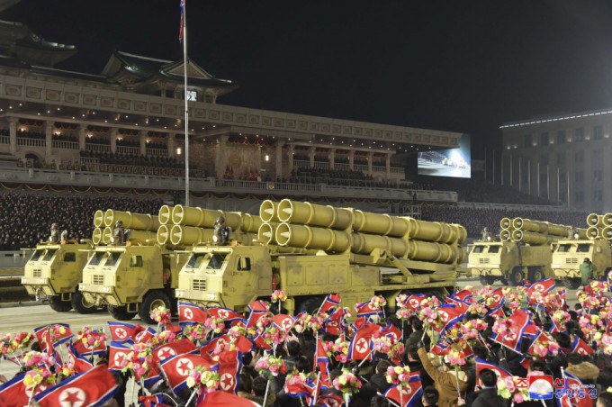 北韩再次举行夜间阅兵仪式。朝中社/ap
