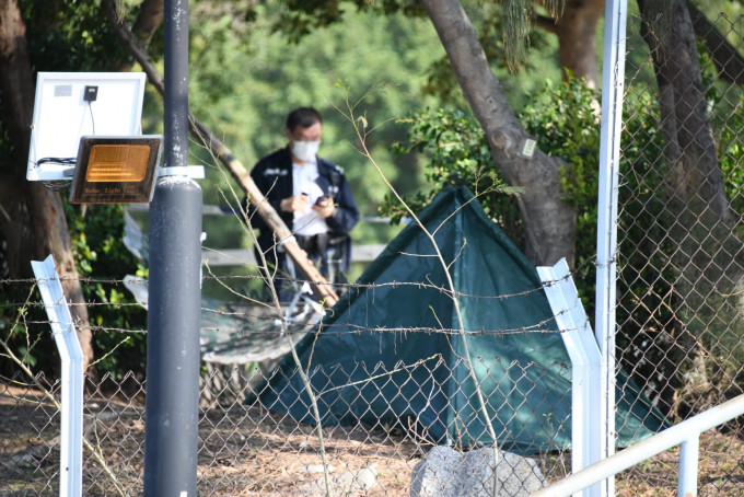 男子救起後證實死亡。楊偉亨攝