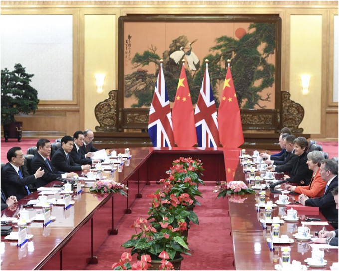 文翠珊與李克強共同開啟新一輪中英總理年度會晤。新華社
