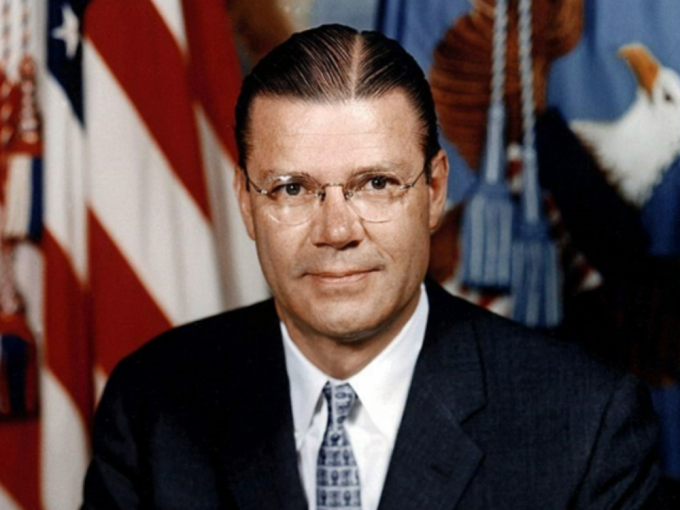 60年代美國國防部長麥南馬拉。(美國政府網頁圖片)