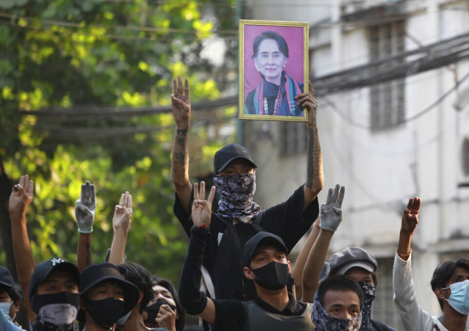 联合国安理会强烈谴责缅甸当局暴力镇压。AP