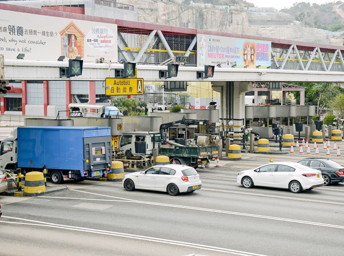 政府將推行不停車繳費系統。資料圖片