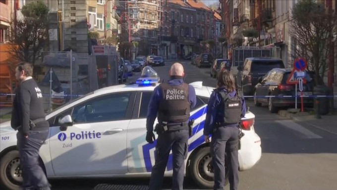 比利時警方接獲報案後，封鎖布魯塞爾郊區多條街道。網上圖片