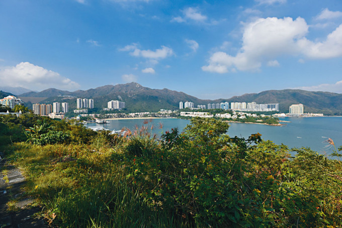 香港兴业愉景湾稔树湾一带的沿海地皮向城规会申建858伙，获规划署原则上不反对。