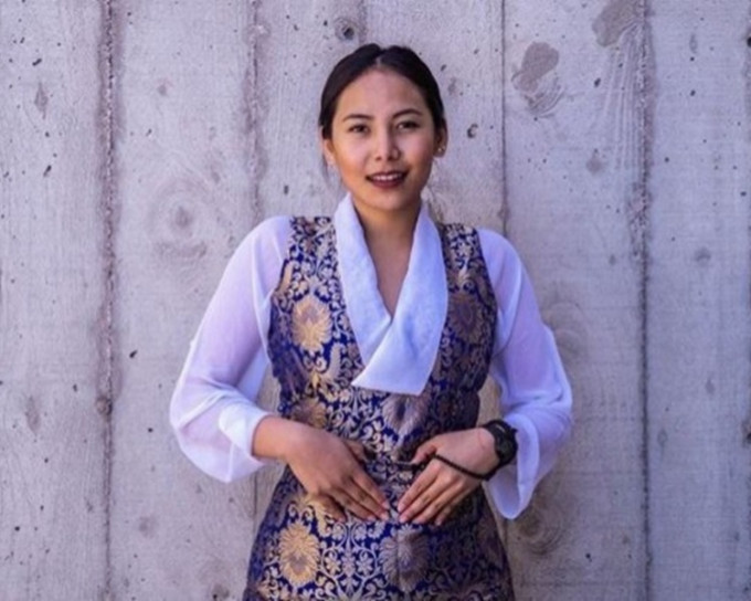 加拿大籍藏族女生齊美拉姆（Chemi Lhamo）當選學生會會長，被揭支持藏獨遭抵制。網圖
