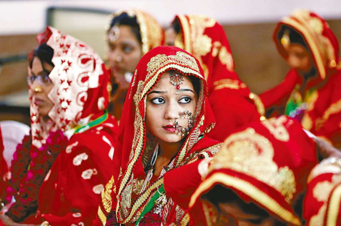 ■印度艾哈邁達巴德市一場穆斯林集體婚禮。