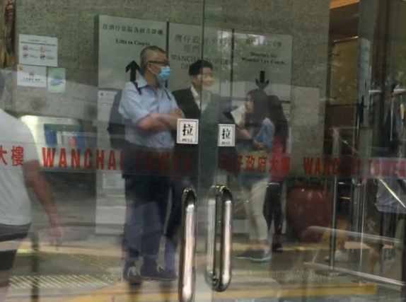 身穿藍色恤衫的49歲被告蘇潤餘。 記者劉曉曦攝