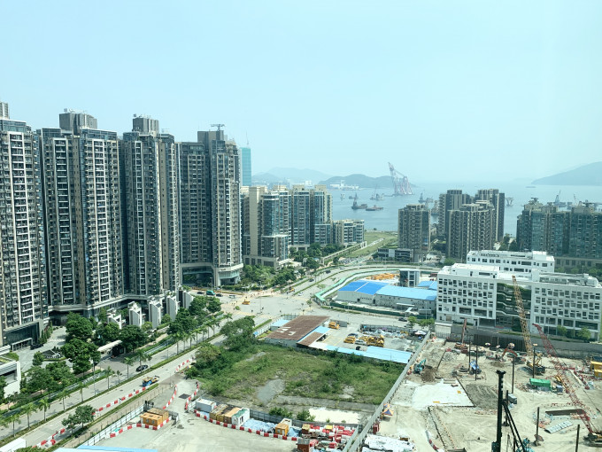 單位外望樓景及海景。