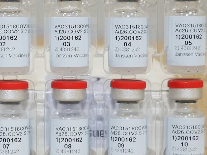 中東國家巴林批准使用強生新冠疫苗，是全球首個國家。AP圖片
