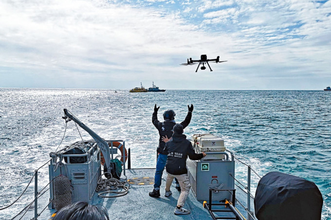 水警總區無人機小隊，利用無人機搜索失蹤休班消防員。