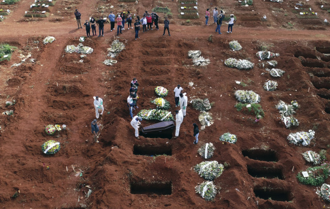 巴西最大城市聖保羅一處公墓。AP圖片