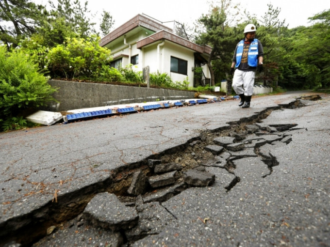 日本6.7級強烈地震，造成山形及新潟兩縣最少26人受傷。AP