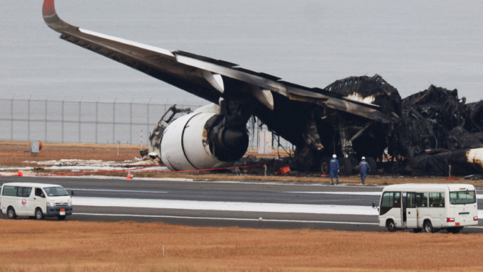 日航客機撞上日本海上保安廳，涉事跑道已封閉多日。(路透社)
