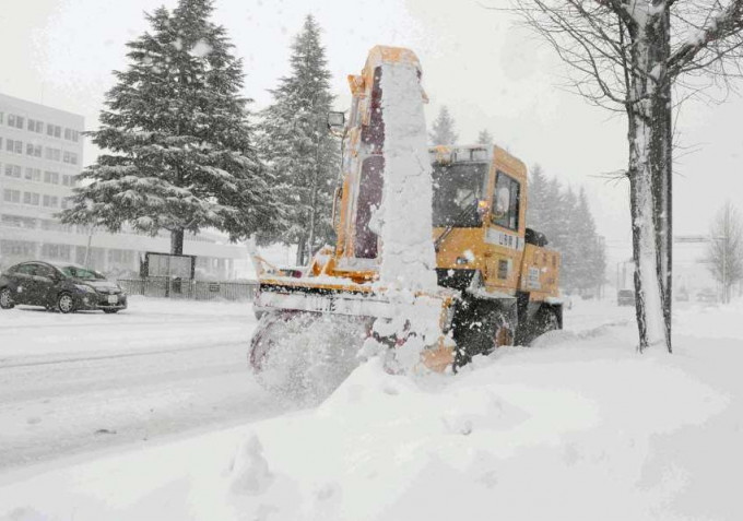 日本北部和東北部持續暴風雪。