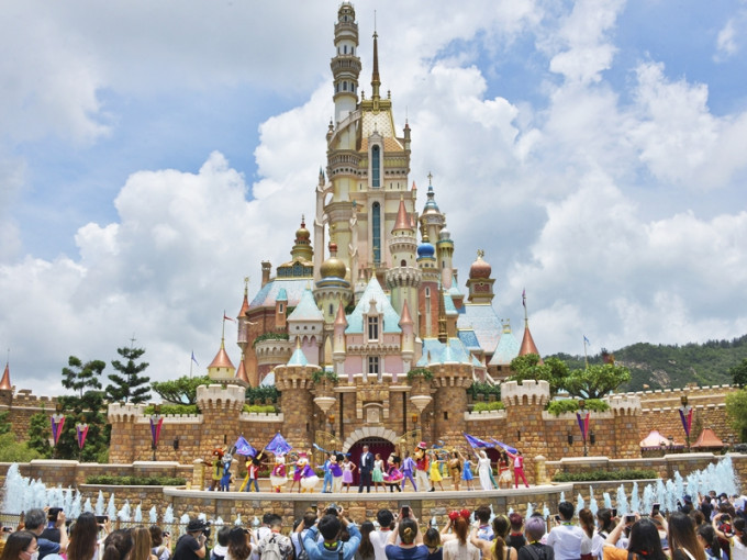 香港迪士尼乐园宣布，将以大抽奖形式送出共400张乐园一日门票等。资料图片