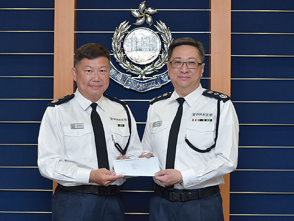杨祖赐（左）获委任为辅警总监。资料图片
