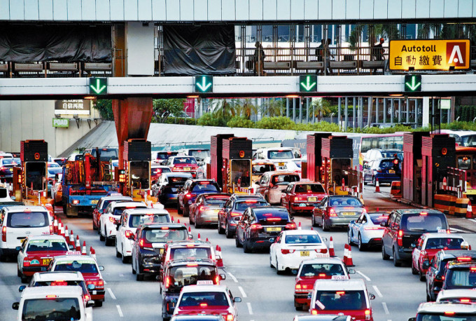 红磡海底隧道实施「易通行」，今明两日会启动紧急事故交通协调中心。