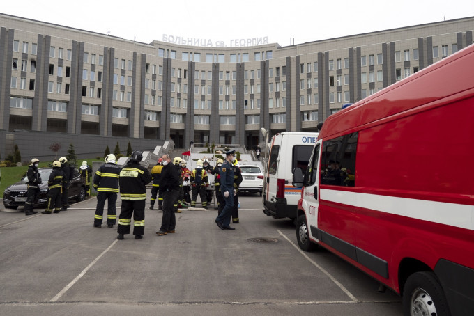 圣彼得堡圣乔治医院火警，导致5名新冠病人死亡。AP