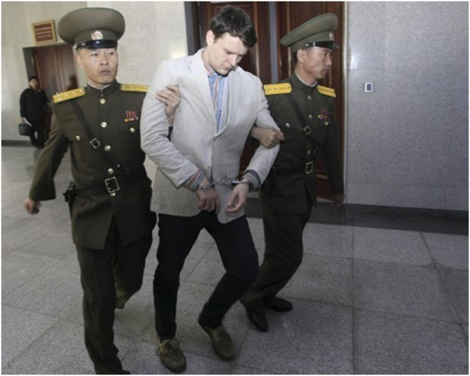 美國大學生在北韓旅遊被捕。AP
