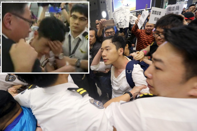 羅冠聰去年初返抵本港機場時，遭示威者圍襲。