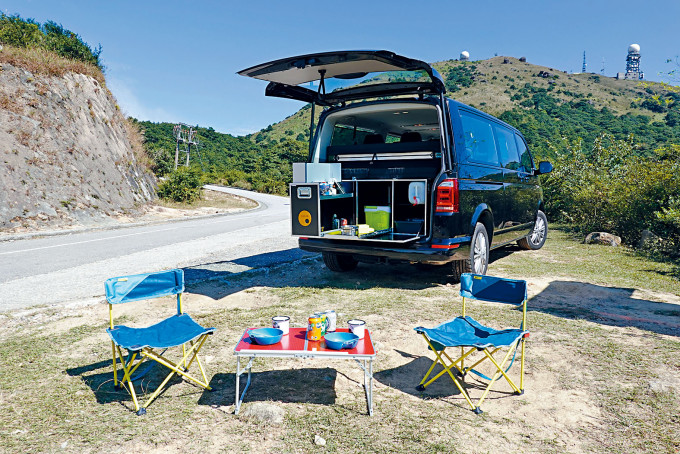 汽油私家車版T6 Ultra Camper Edition配上全套德國製露營組合，售價$349,800起。
　　