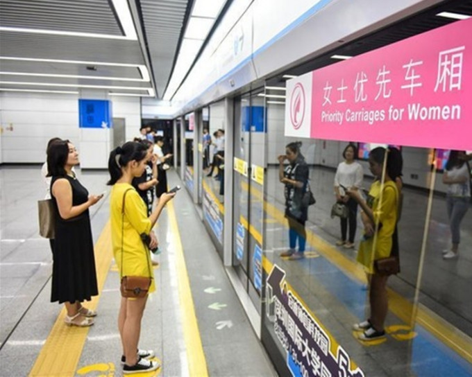 深圳地鐵上月26日起啟用女士優先車廂。