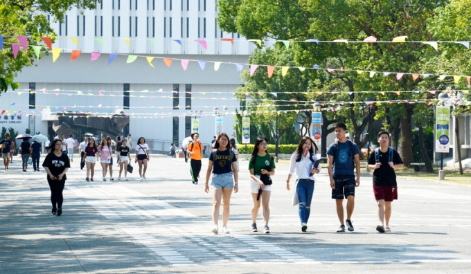 今年九大院校合共开办了29个新课程，当中港大及中大均新增最抢手的幼儿教育学位。