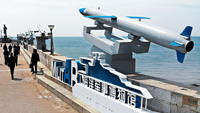 山東青島海洋軍事博物館的導彈模型。