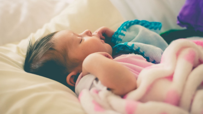 5大嬰兒睡覺潛在風險要注意。unsplash圖片