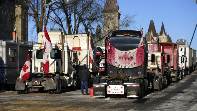 加拿大货车司机和其他示威者的抗争及堵路行动持续。AP