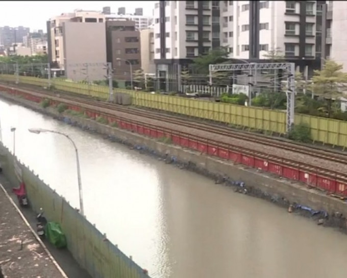 高雄驚現「新運河」。網上圖片