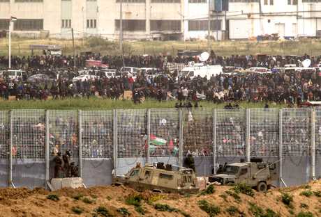 日前边界地区仍有巴勒斯坦人聚集抗议，但规模较预期细。资料图片