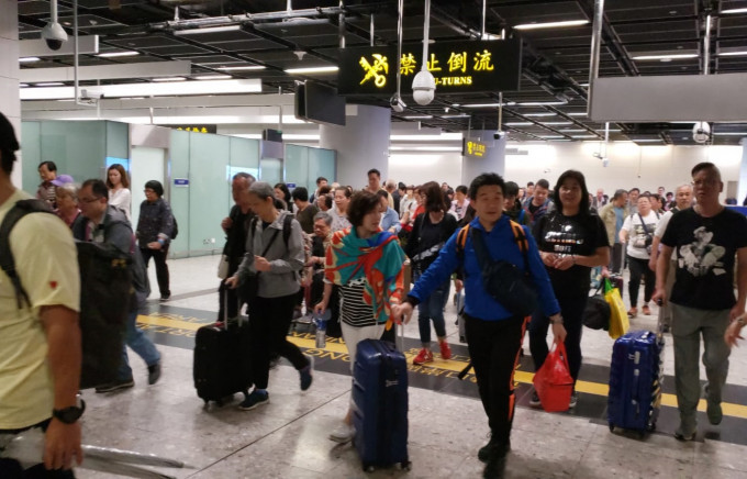 预计逾37万人次出入境旅客将经西九龙站口岸往来内地。资料图片