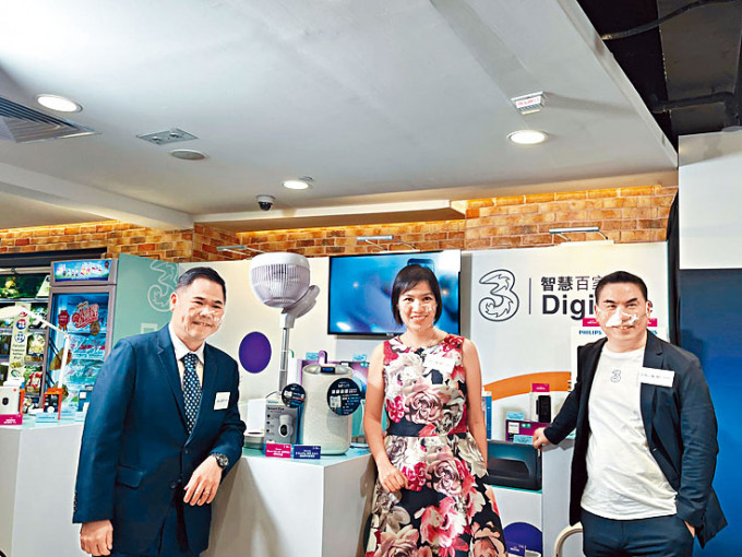 和记电讯香港旗下3香港将进驻百佳开设「3智慧百家DigiLive」店中店。