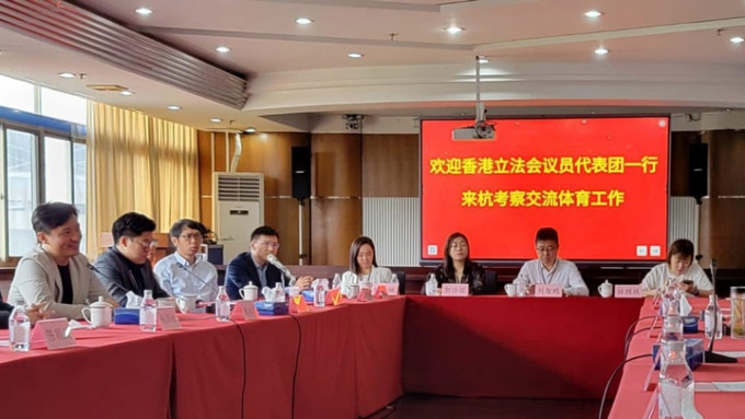 立法会议员到杭州考察第二日，获悉当局已委托中旅社在港销售杭州亚运门票。郑泳舜fb图片