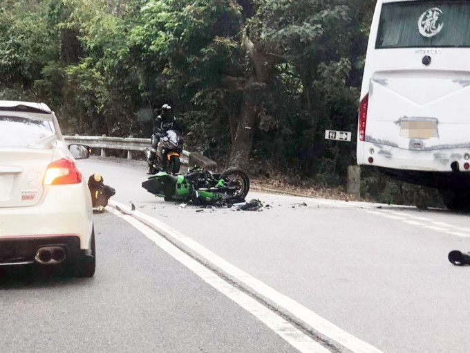 电单车撞上旅巴。突发事故报料区网民Michael Ming图片
