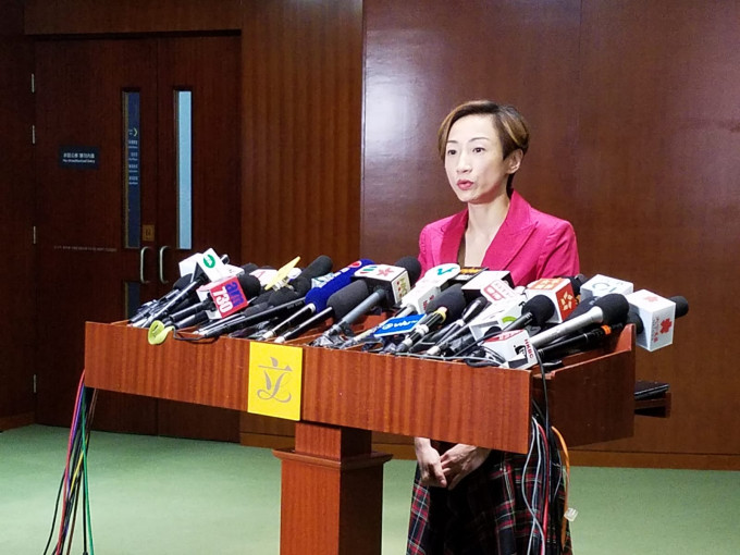 陈淑庄正式提出以《权力及特权条例》调查红磡站工程质量问题。