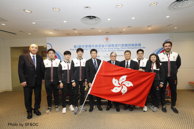 港队首度派员出战冬季青年奥运会，包括高山滑雪女将金和晓(右二)在内的四名运动员，将分别参与高山滑雪及冰球两个项目。
