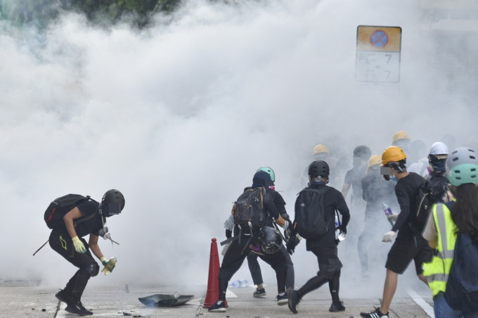 前年8月5日全港「大三罢」，多区有示威。 资料图片