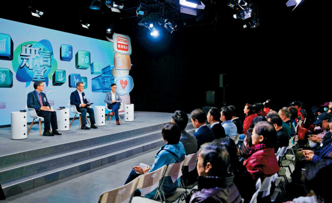 財政司司長陳茂波昨日出席電台諮詢節目，聽取市民對《財政預算案》的意見。
