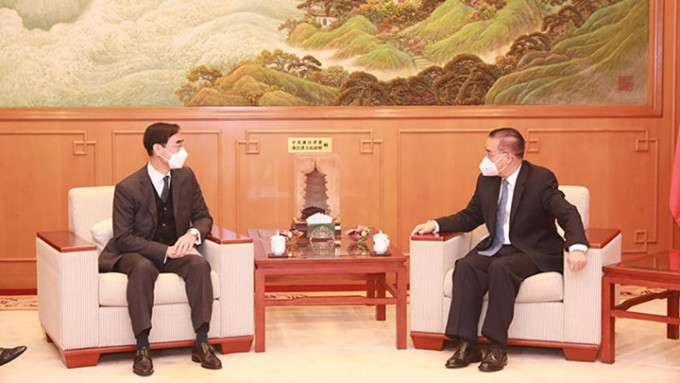 马会主席利子厚拜会外交部特派员刘光源。