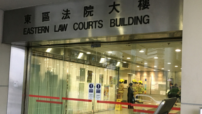 被告梁雄辉涉袭击女友于东区裁判法院提堂。资料图片
