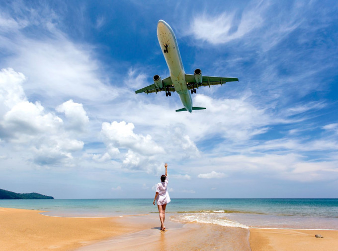 泰国当局禁止游人在机场附近沙滩拍照。网图