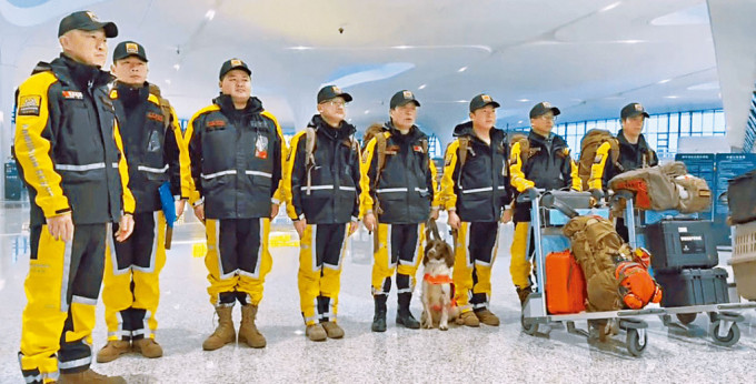 前赴土国灾场的中国「公羊队」8名先遣队员。
