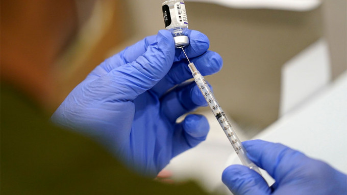 美國授權為50歲或以上人士打第2針新冠疫苗加強劑。AP