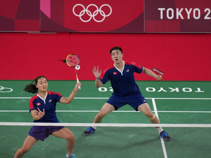 港队羽毛球混双组合邓俊文（右）与谢影雪（左）。AP