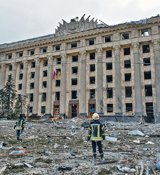 ■哈尔科夫被炸市政大楼。