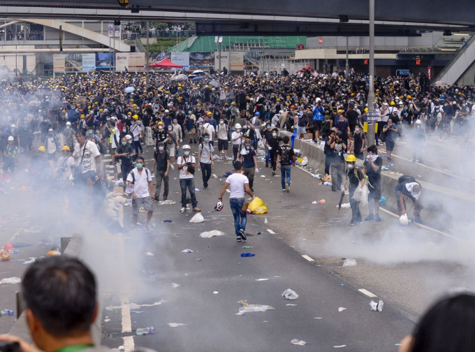 民陣於6月12日舉行反修例遊行，其後引發警民衝突。資料圖片