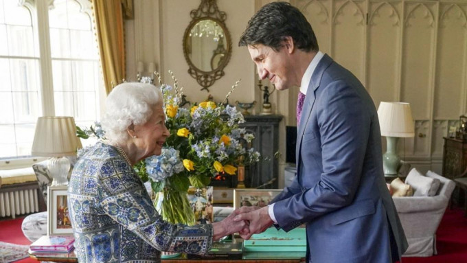 英女皇與杜魯多會晤。皇室Twitter